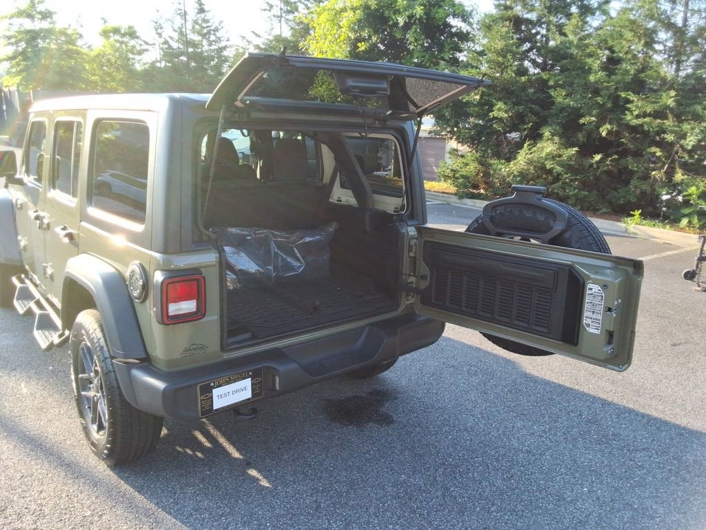 2025 Jeep Wrangler 4-Door Summit 4x4