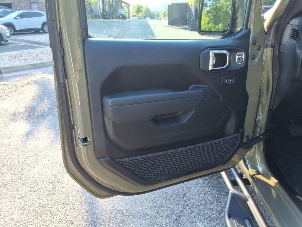 2025 Jeep Wrangler 4-Door Summit 4x4