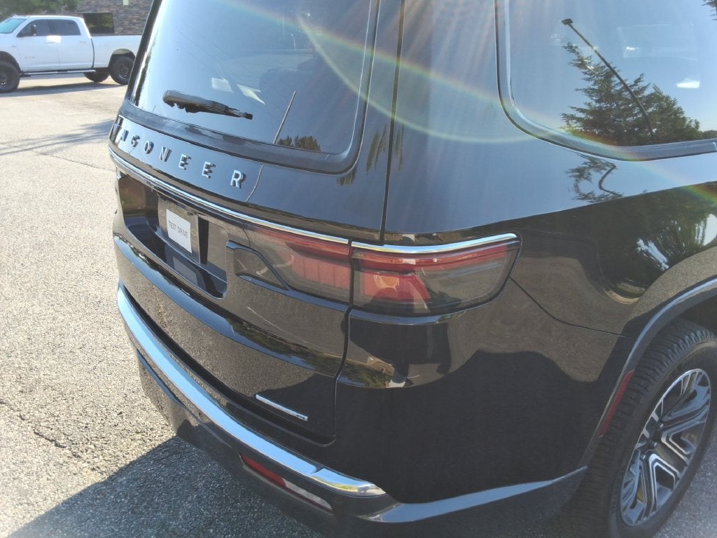 2022 Jeep Wagoneer Series III 4x2