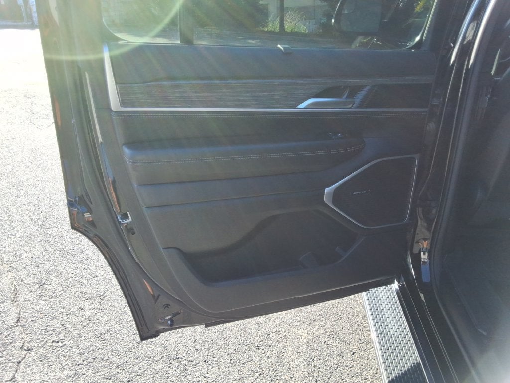 2022 Jeep Wagoneer Series III 4x2