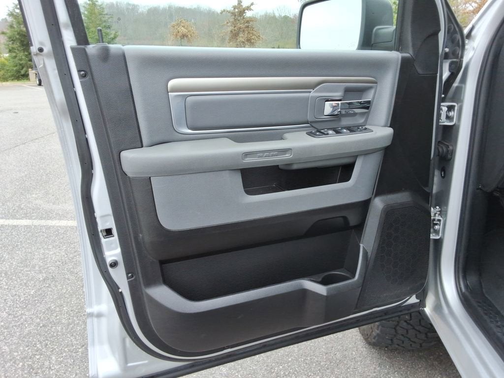 2019 RAM 1500 Classic SLT Crew Cab 4x4 6'4" Box