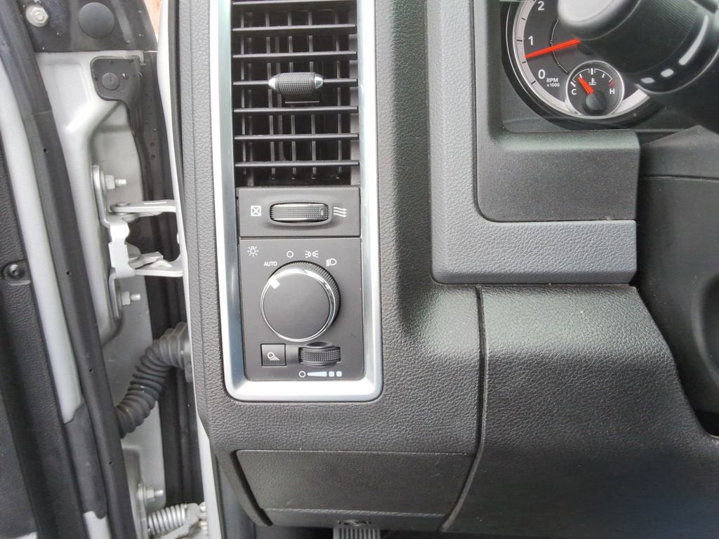 2019 RAM 1500 Classic SLT Crew Cab 4x4 6'4" Box