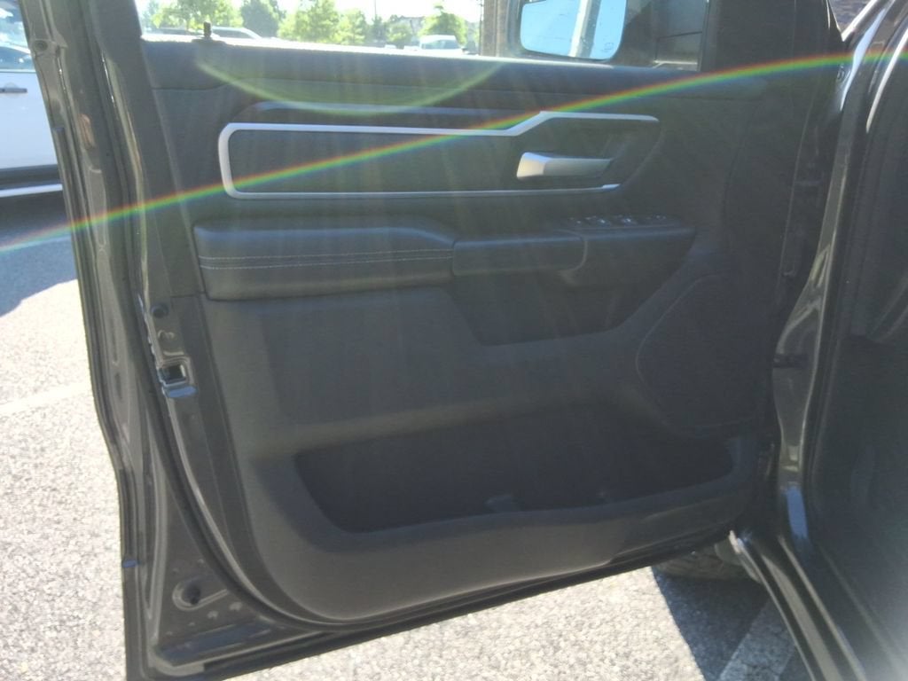2022 RAM 1500 Big Horn Crew Cab 4x4 5'7" Box