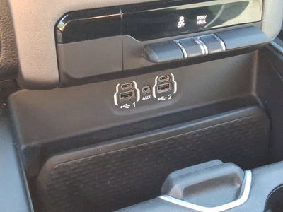 2022 RAM 1500 Big Horn Crew Cab 4x4 5'7" Box