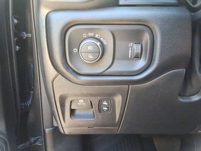 2022 RAM 1500 Big Horn Crew Cab 4x4 5'7" Box
