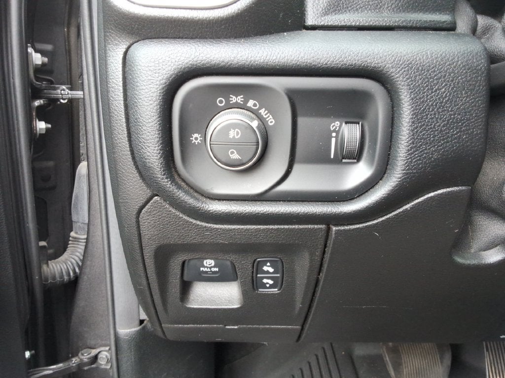 2021 RAM 1500 Big Horn Crew Cab 4x4 5'7" Box