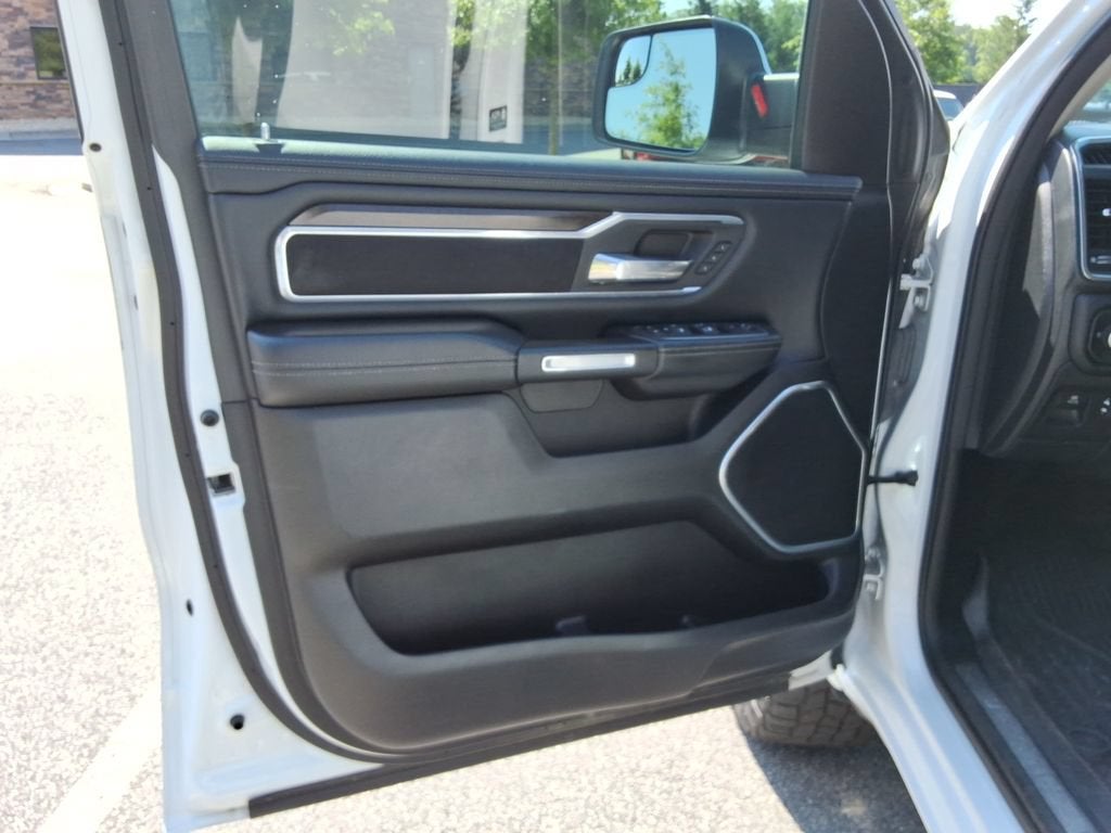 2022 RAM 1500 Laramie Crew Cab 4x4 5'7" Box