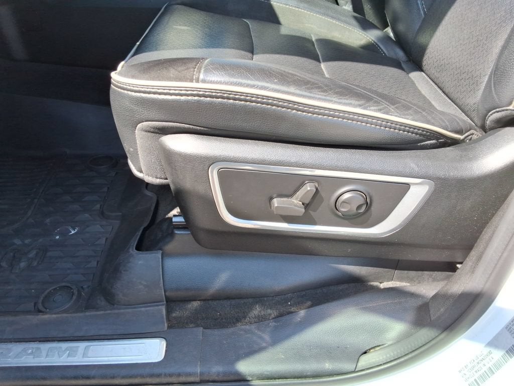 2022 RAM 1500 Laramie Crew Cab 4x4 5'7" Box