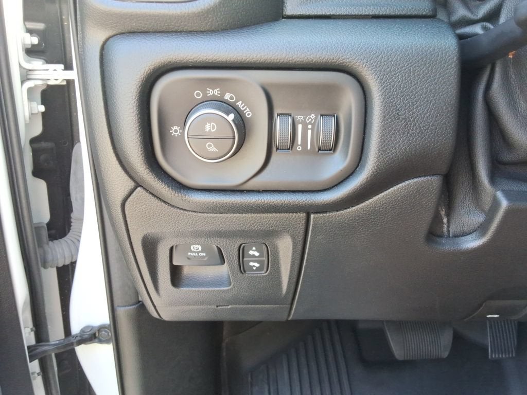 2022 RAM 1500 Laramie Crew Cab 4x4 5'7" Box