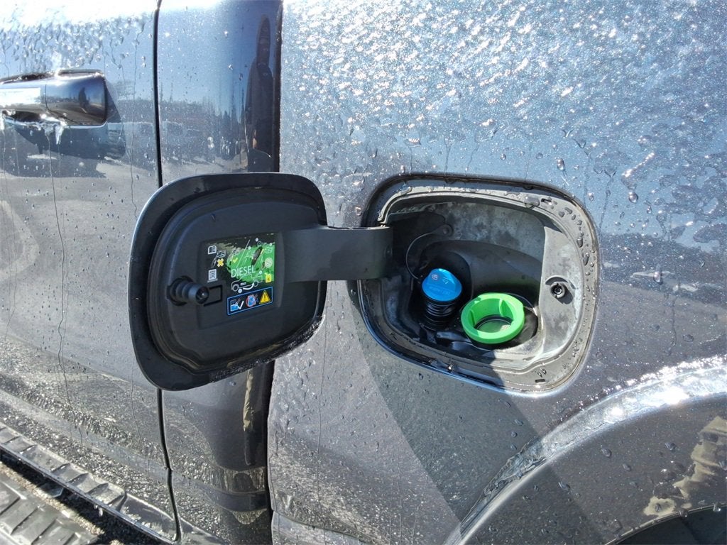 2022 RAM 1500 Laramie Crew Cab 4x4 5'7" Box