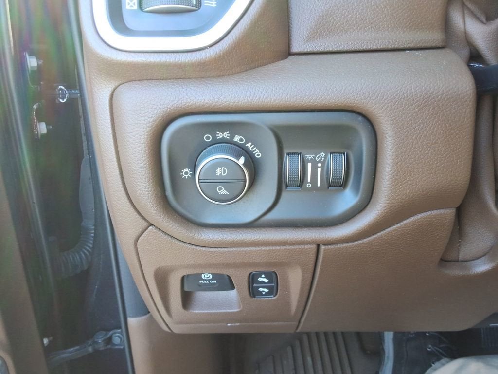 2022 RAM 1500 Laramie Crew Cab 4x4 5'7" Box