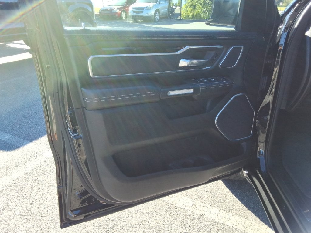 2019 RAM 1500 Laramie Crew Cab 4x4 6'4" Box