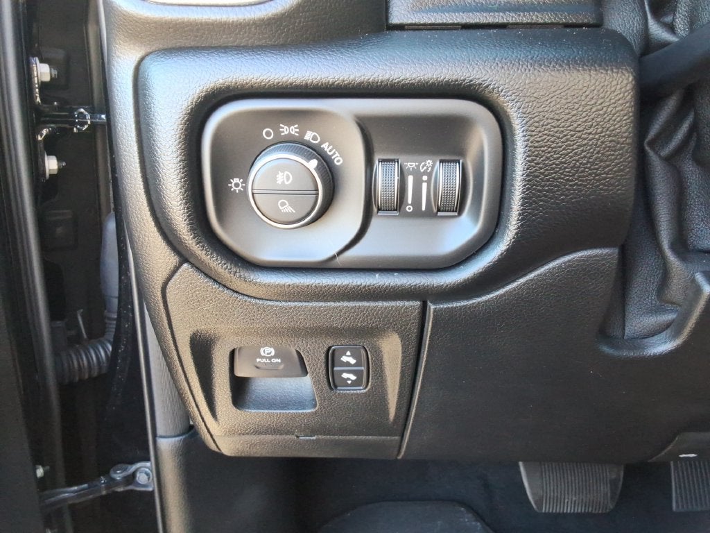 2019 RAM 1500 Laramie Crew Cab 4x4 6'4" Box