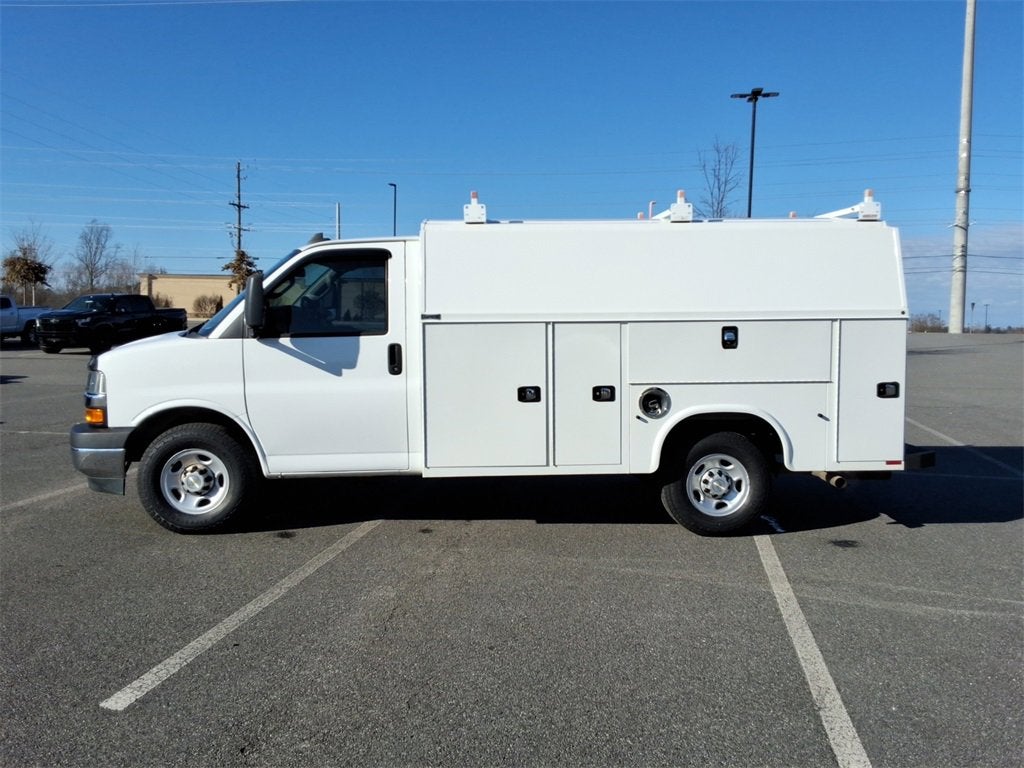 2021 Chevrolet Express Cutaway 3500 Work Van