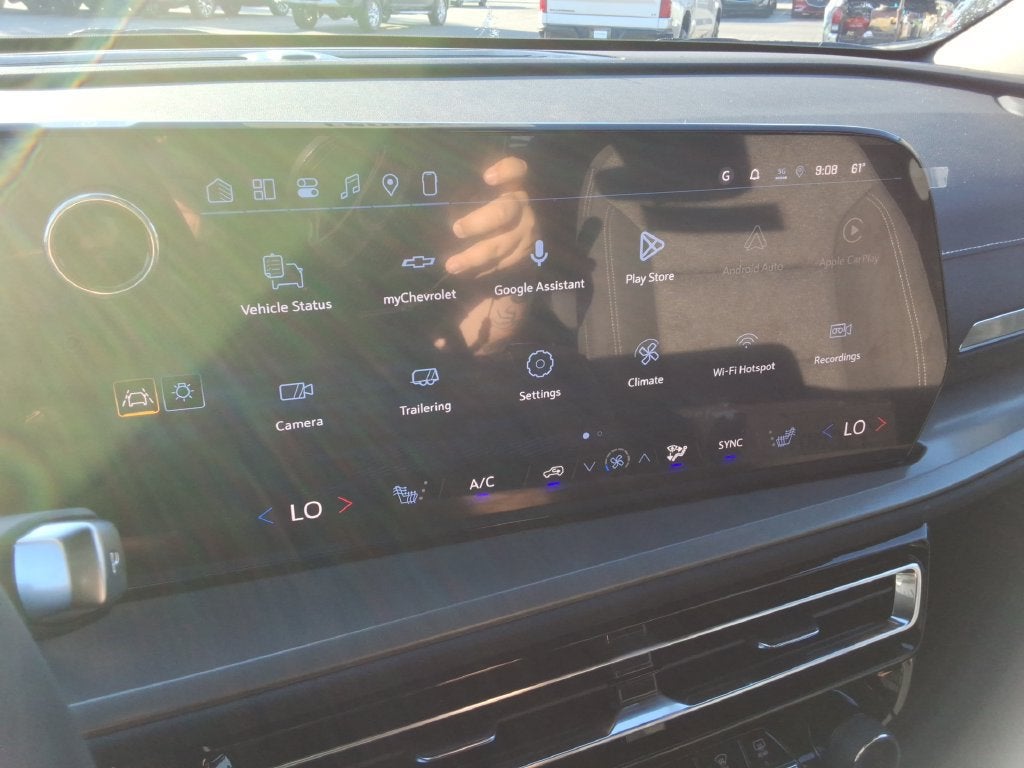 2027 Chevrolet Traverse LT