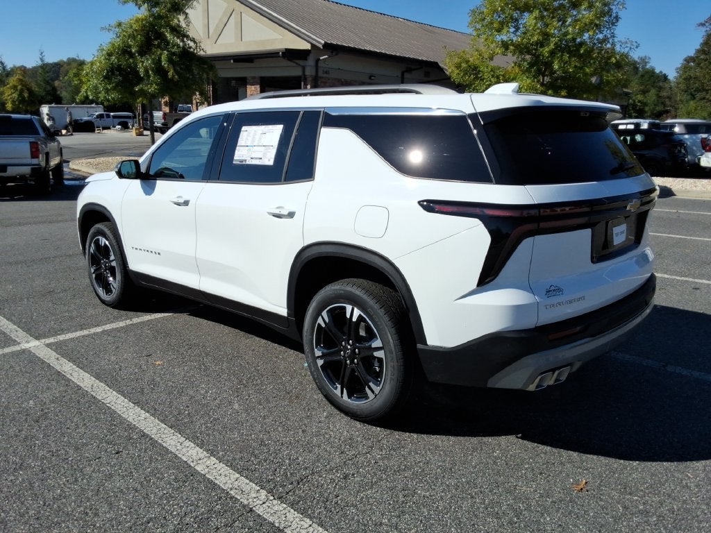 2027 Chevrolet Traverse LT