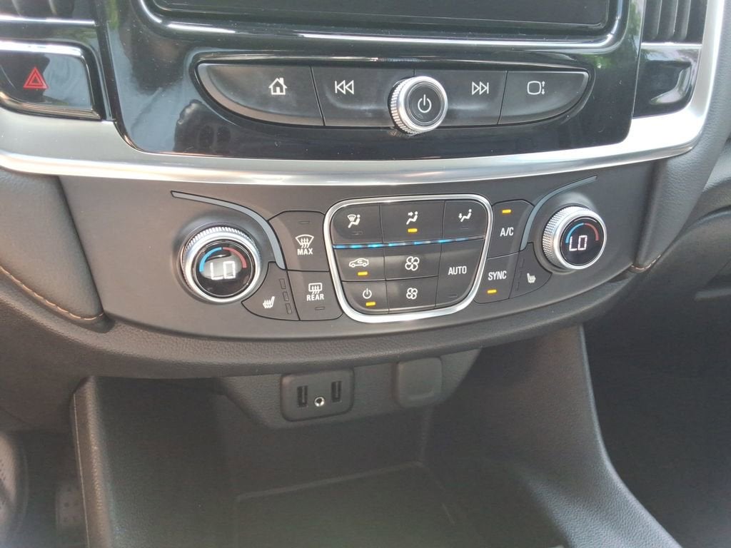 2021 Chevrolet Traverse LT Cloth