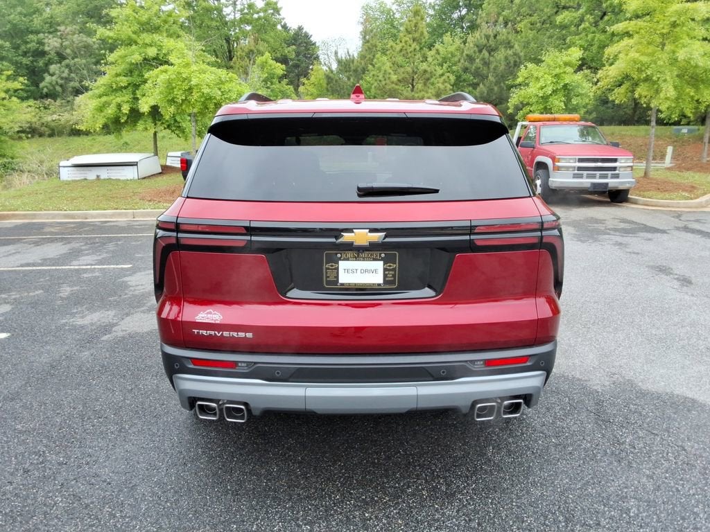 2025 Chevrolet Traverse LT