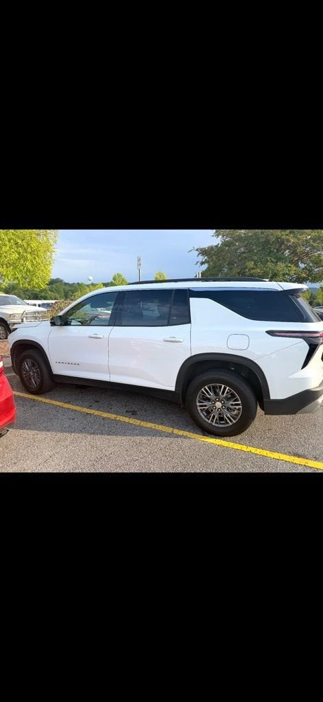 2025 Chevrolet Traverse LT