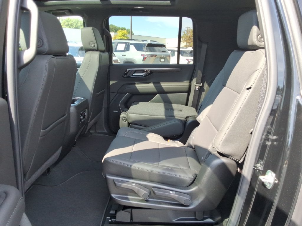 2026 Chevrolet Suburban LT - Photo 17