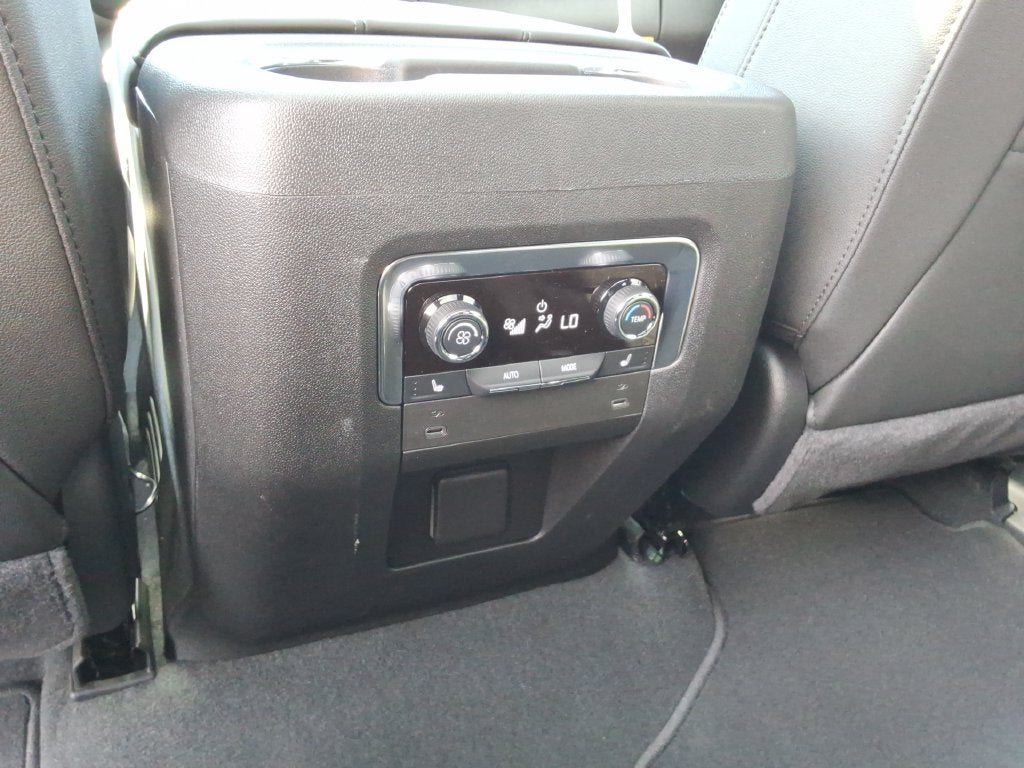 2026 Chevrolet Suburban LT - Photo 18