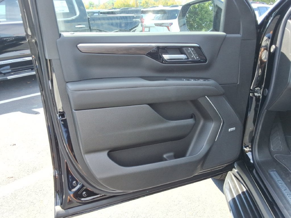 2026 Chevrolet Suburban LT - Photo 20