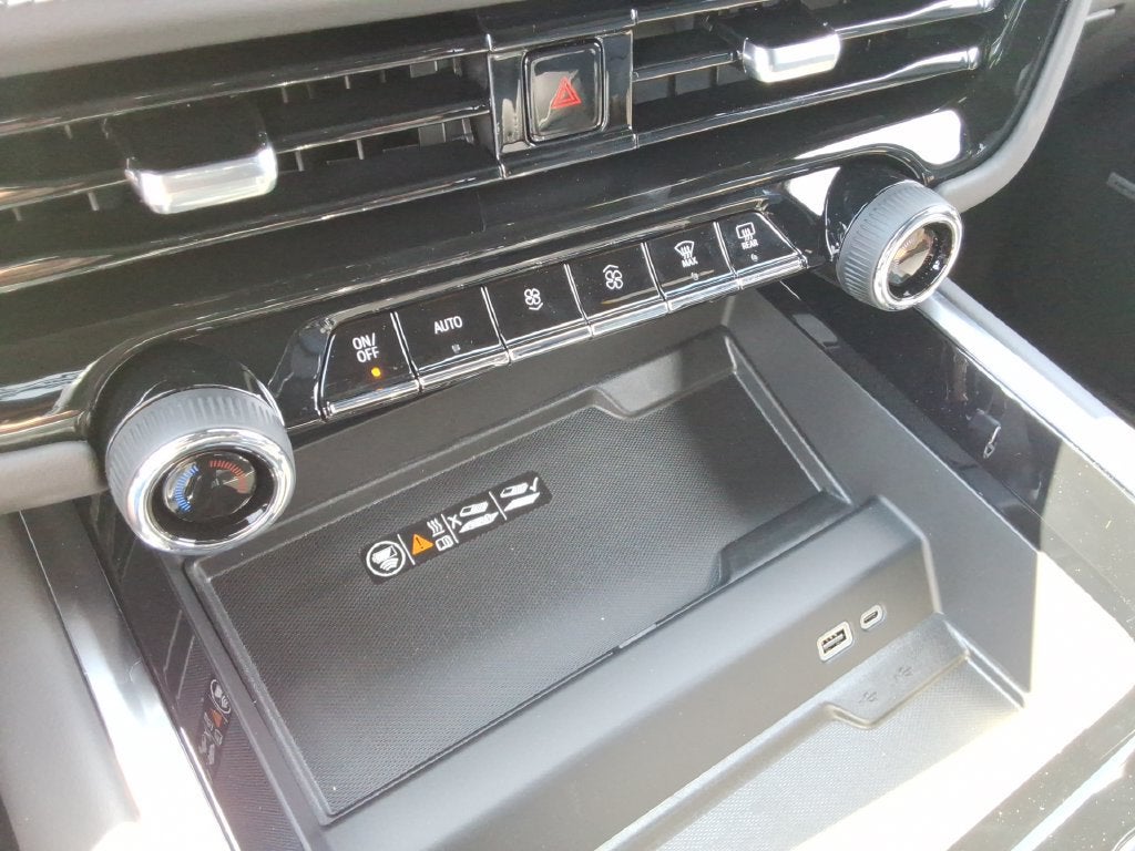 2026 Chevrolet Suburban LT - Photo 31