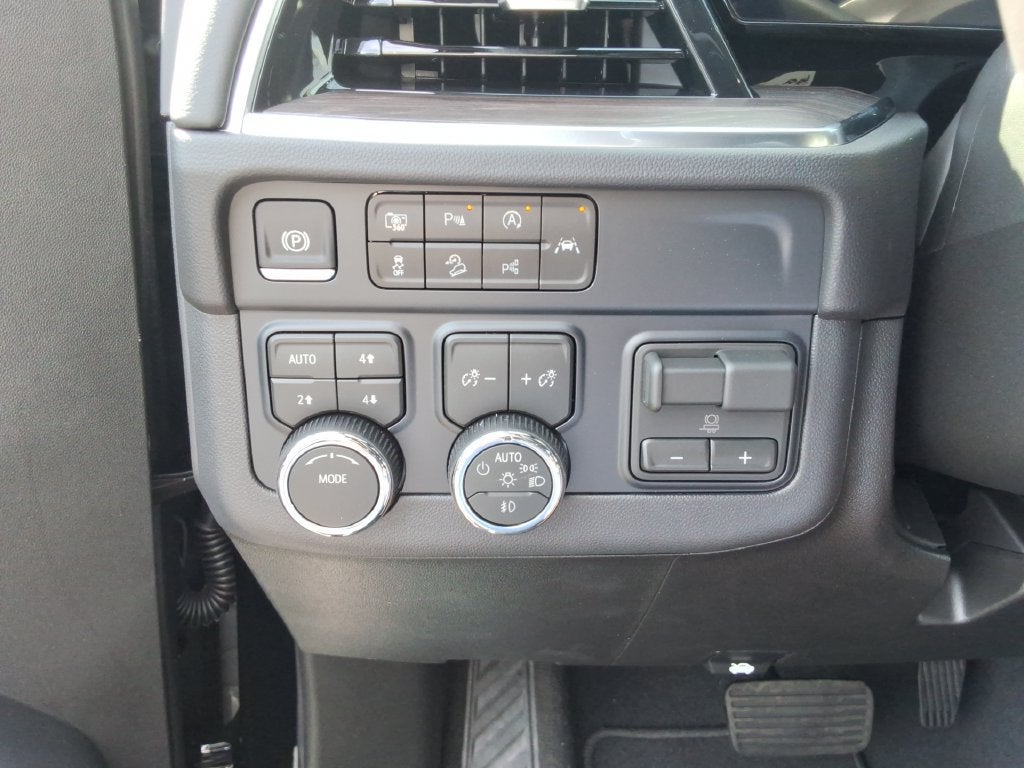 2026 Chevrolet Suburban LT - Photo 34