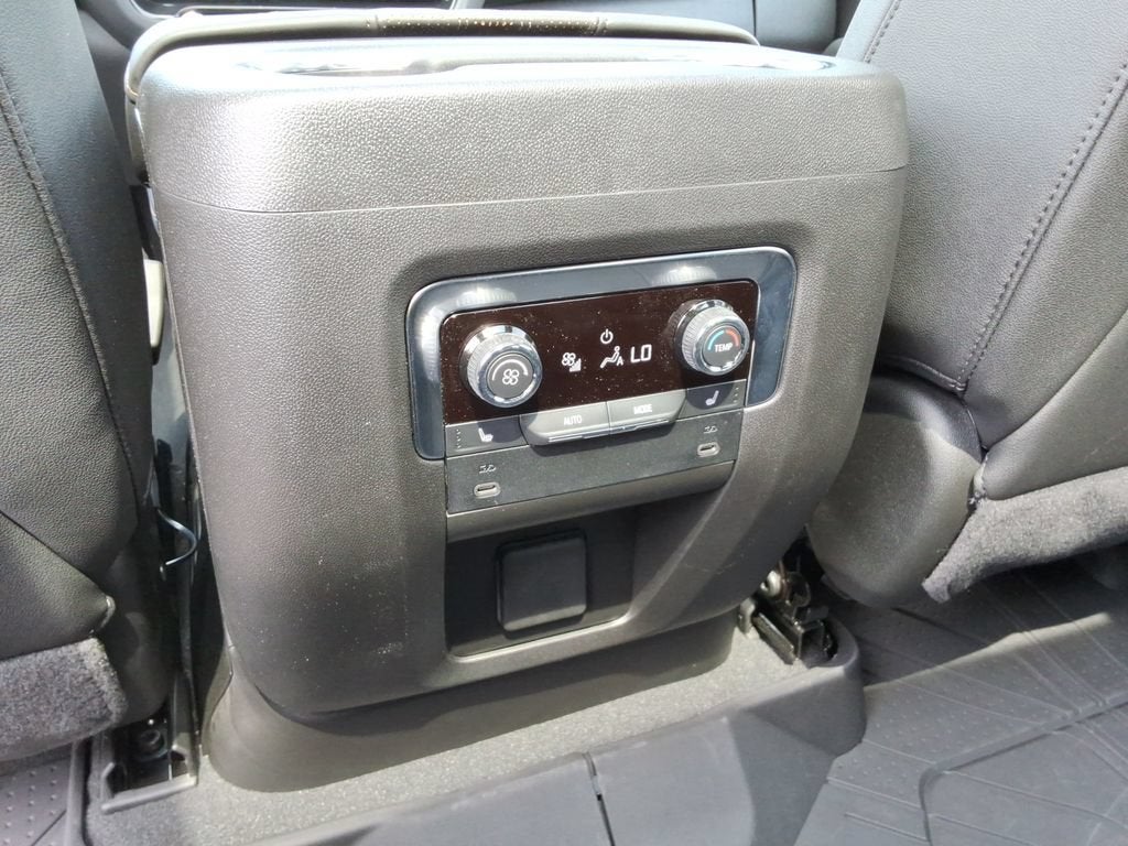 2026 Chevrolet Suburban High Country - Photo 21