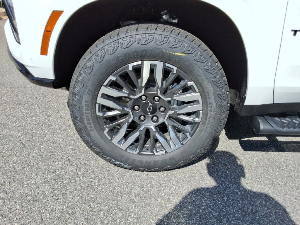2027 Chevrolet Tahoe Z71 - Photo 10