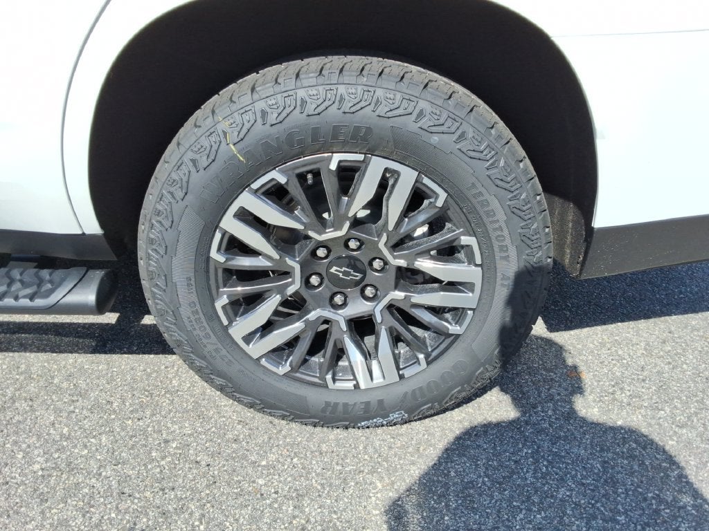 2027 Chevrolet Tahoe Z71 - Photo 13