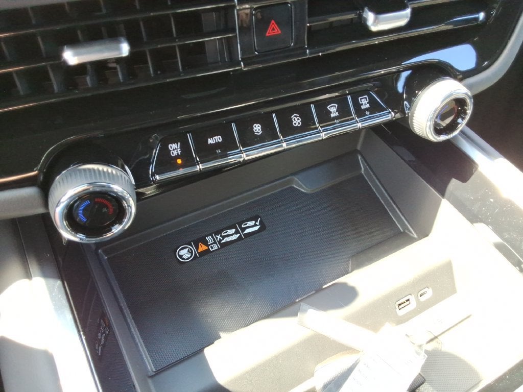 2027 Chevrolet Tahoe Z71 - Photo 32