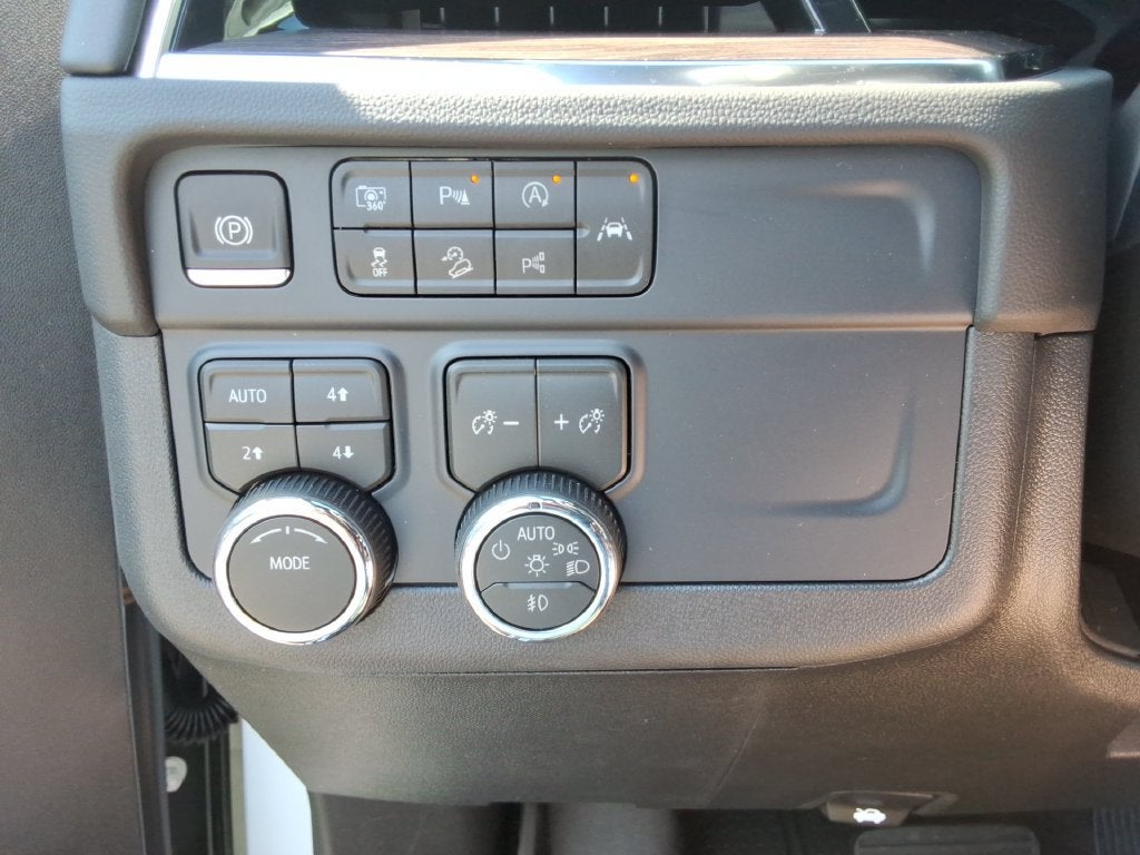 2027 Chevrolet Tahoe Z71 - Photo 35