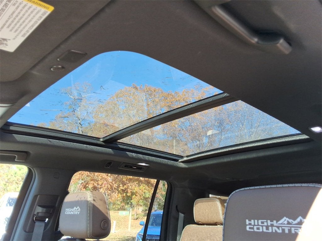 2023 Chevrolet Suburban High Country