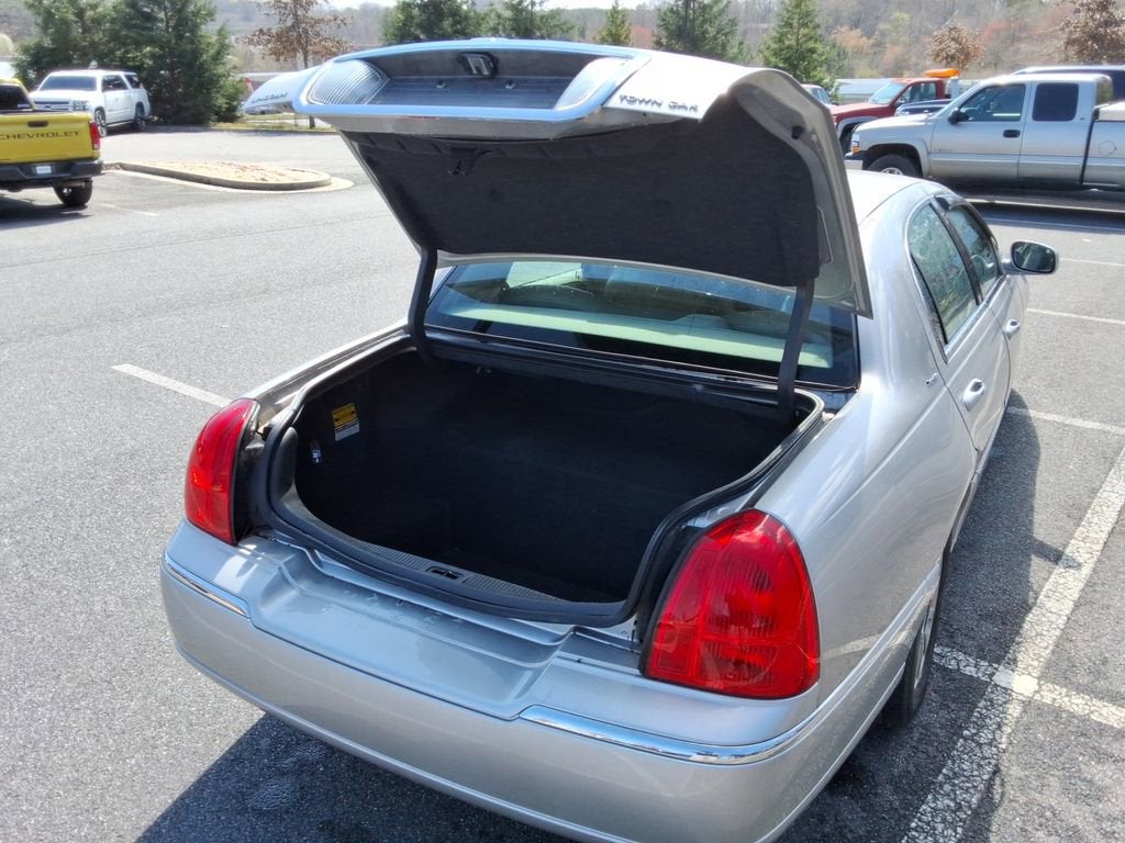 2006 Lincoln Town Car Signature