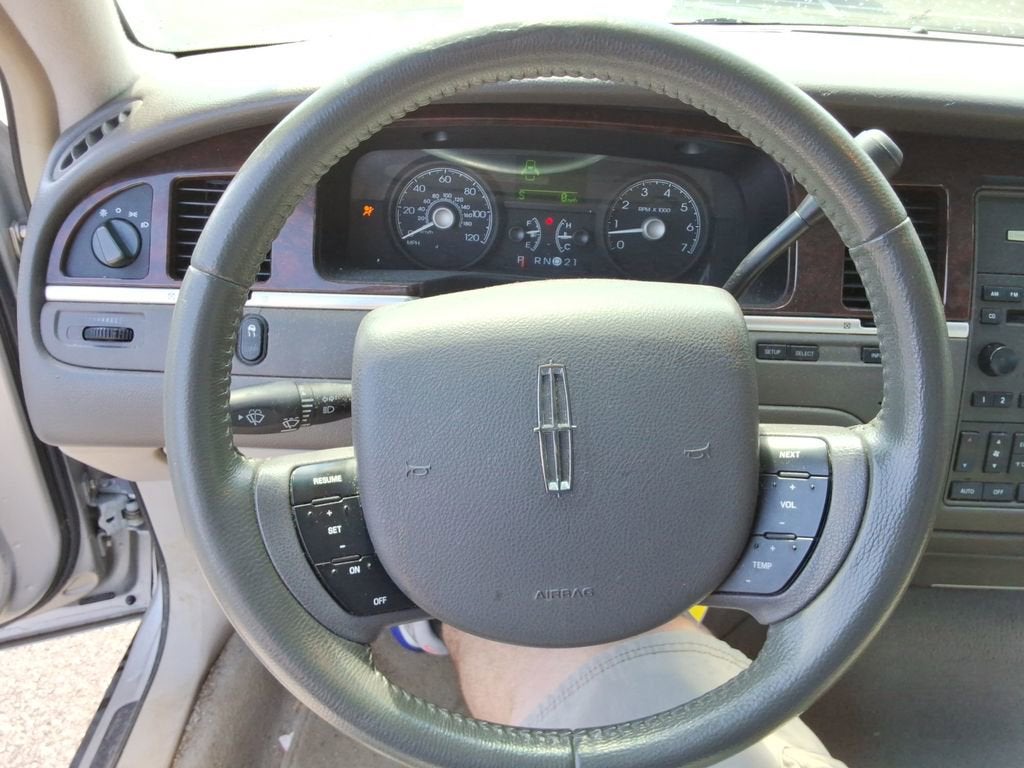 2006 Lincoln Town Car Signature