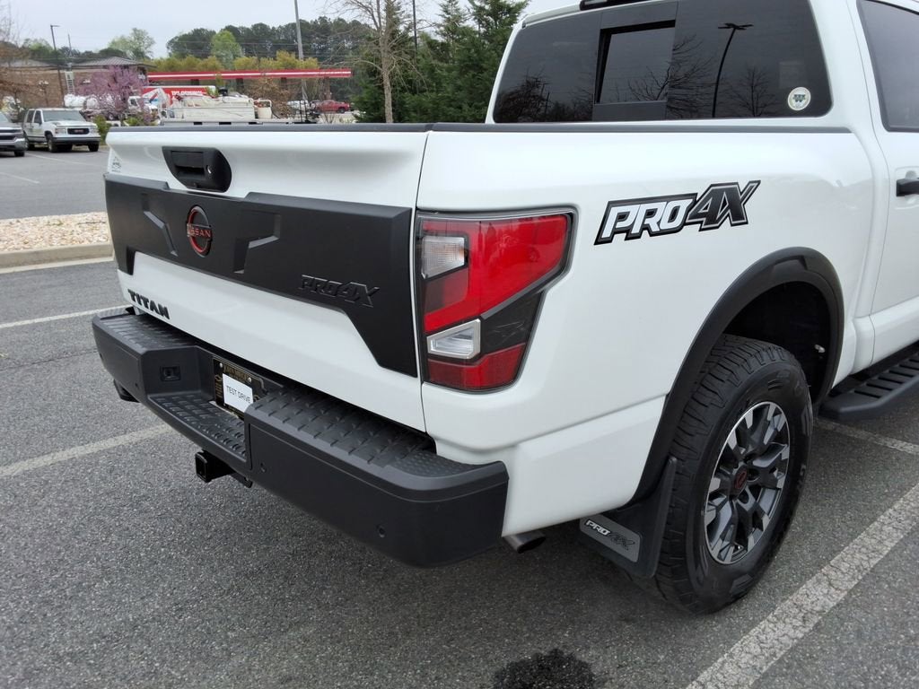 2024 Nissan TITAN Crew Cab PRO-4X 4x4