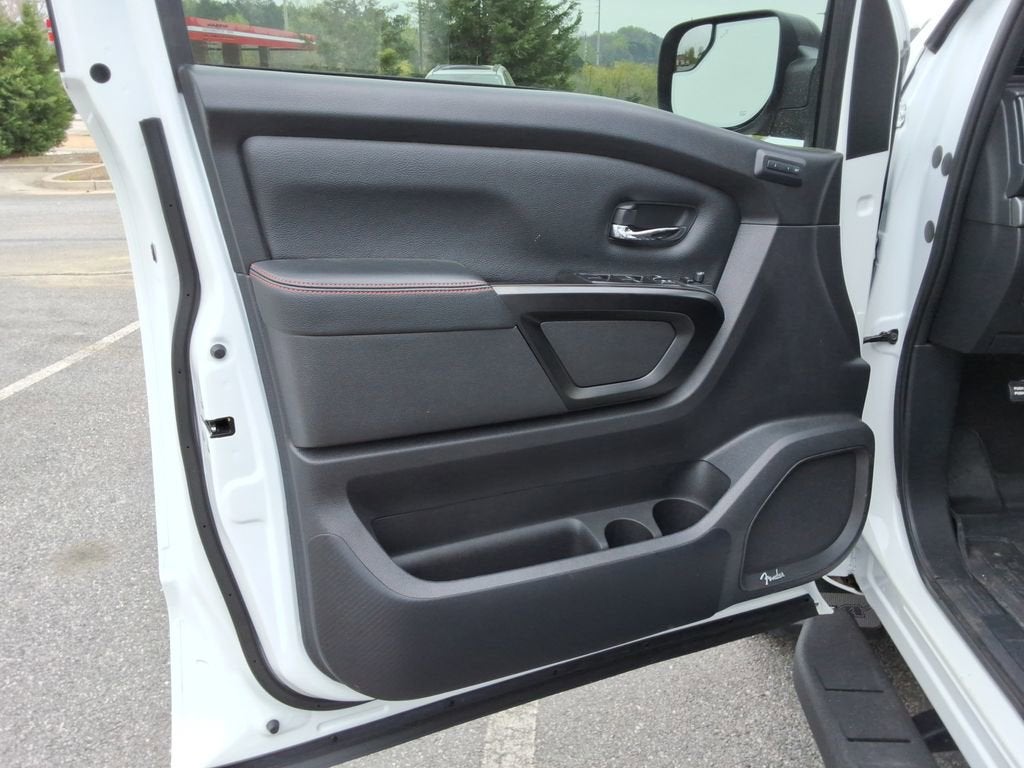 2024 Nissan TITAN Crew Cab PRO-4X 4x4