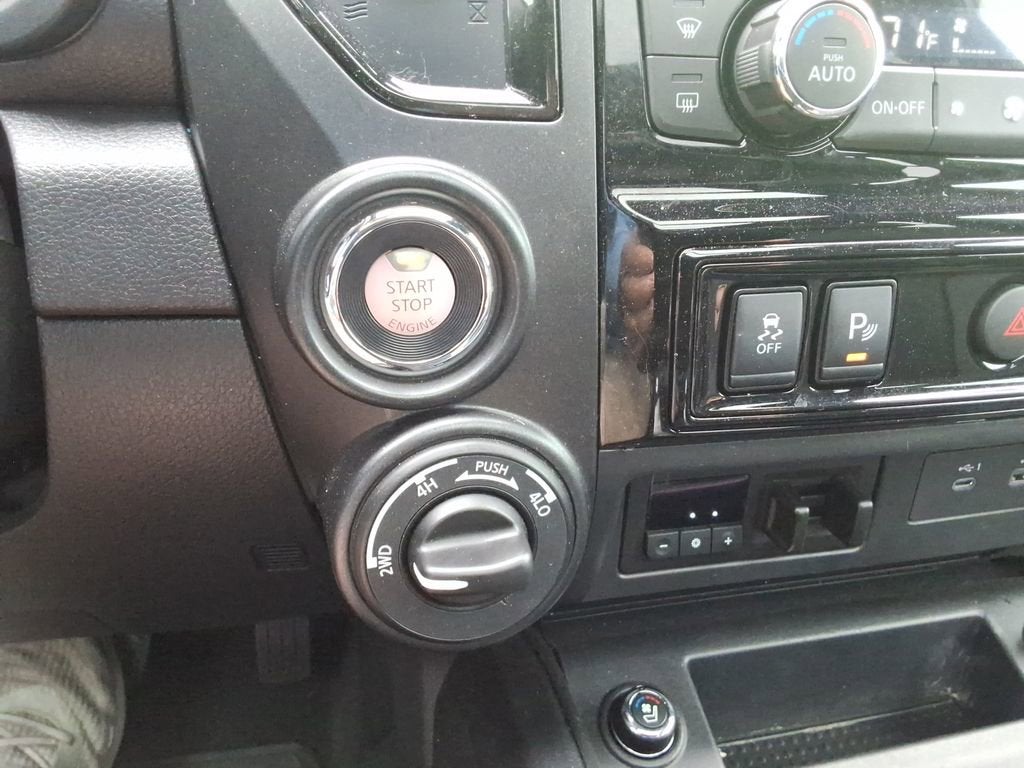2024 Nissan TITAN Crew Cab PRO-4X 4x4