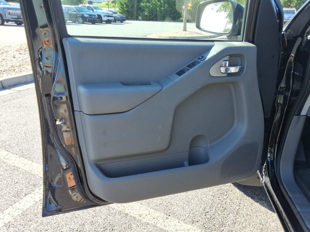 2021 Nissan Frontier Crew Cab SV 4x2