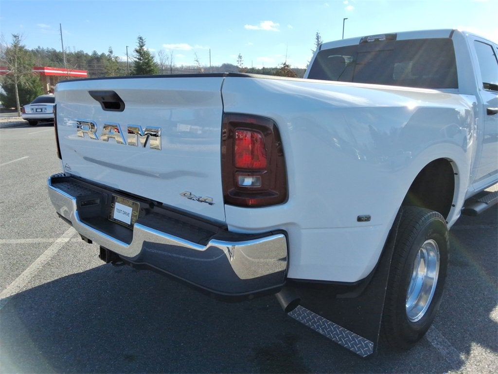 2026 RAM 3500 Tradesman Crew Cab 4x4 8' Box