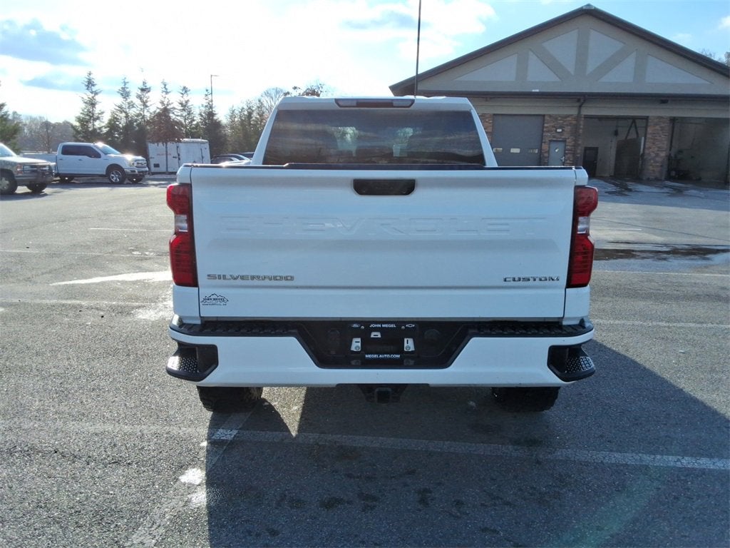 2023 Chevrolet Silverado 1500 Custom