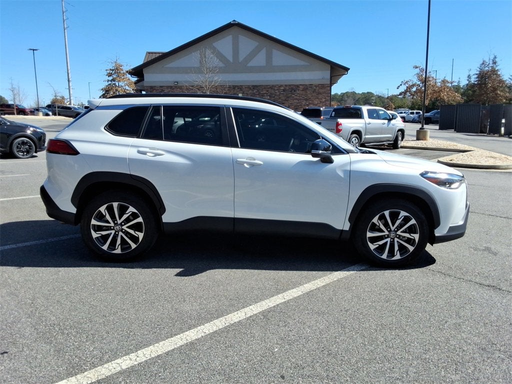 2025 Toyota Corolla Cross XLE