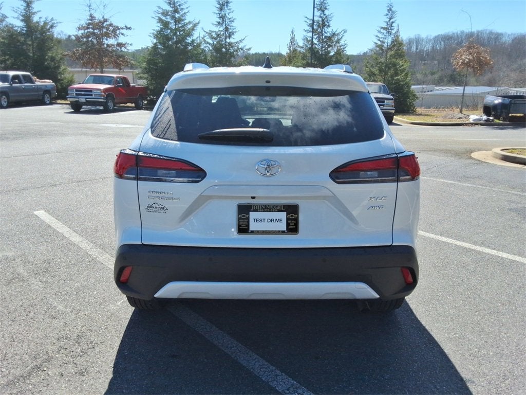 2025 Toyota Corolla Cross XLE