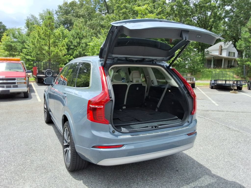 2022 Volvo XC90 T5 Momentum 7 Passenger