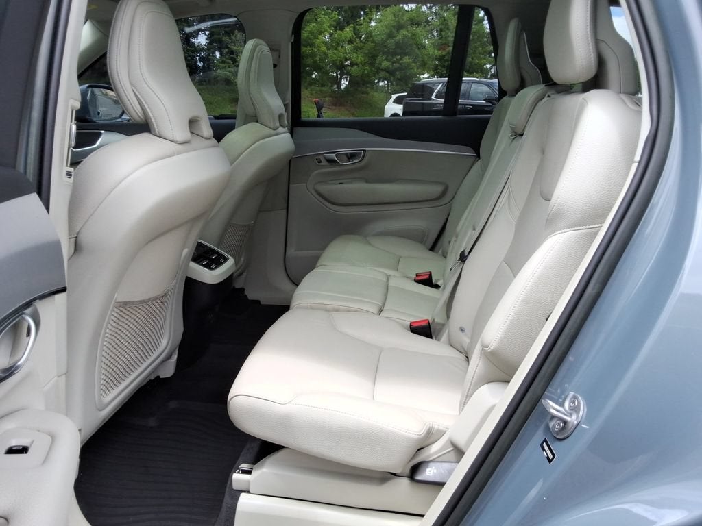 2022 Volvo XC90 T5 Momentum 7 Passenger