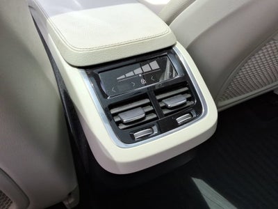 2022 Volvo XC90 T5 Momentum 7 Passenger