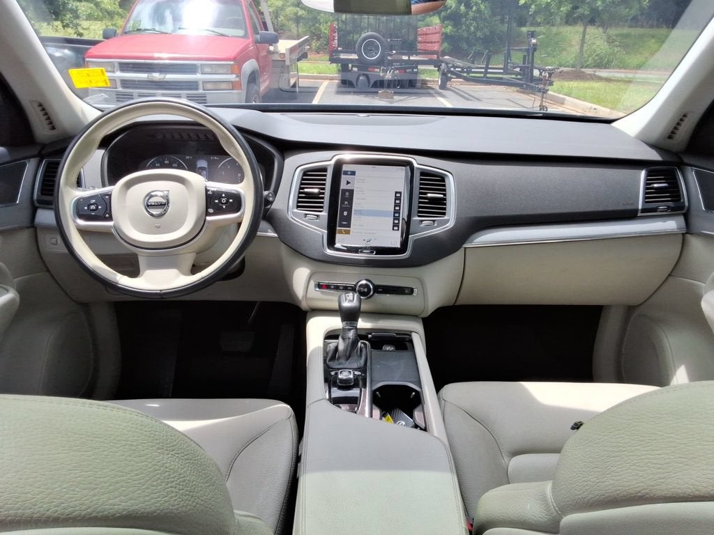 2022 Volvo XC90 T5 Momentum 7 Passenger