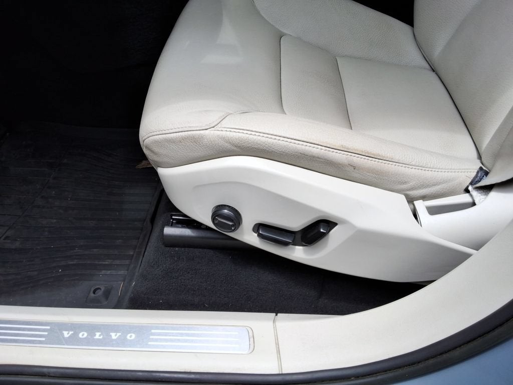 2022 Volvo XC90 T5 Momentum 7 Passenger