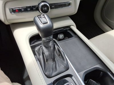 2022 Volvo XC90 T5 Momentum 7 Passenger
